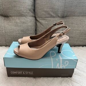 LifeStride womens slingback sandal. Size 7 Taupe